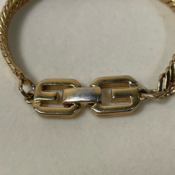 Givenchy Vintage Herringbone Gold Tone Clasp 7" Bracelet GG Double Logo Signed - Picture 4 of 6